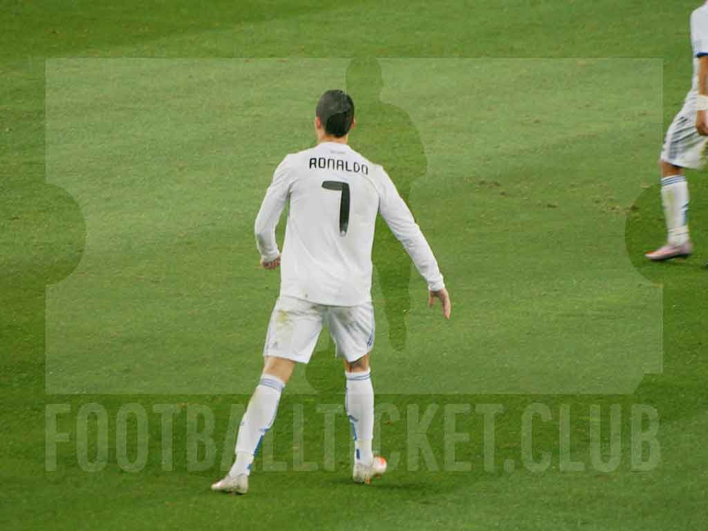 Cristiano Ronaldo asks for the ball