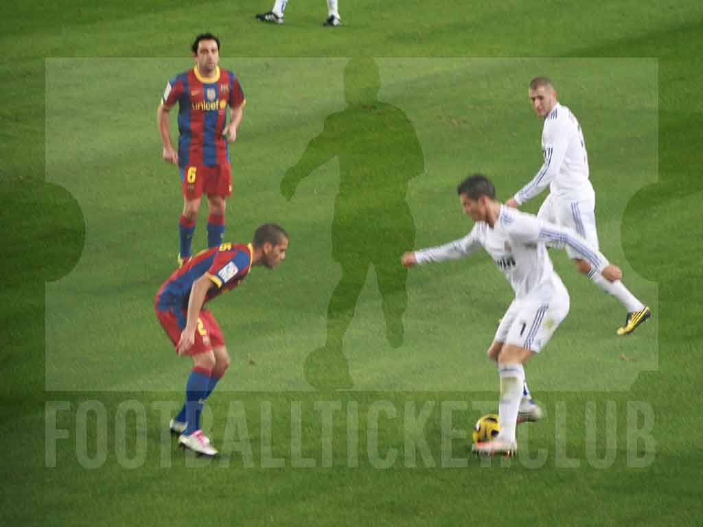 Ronaldo and Alves during el Clasico at the Camp Nou